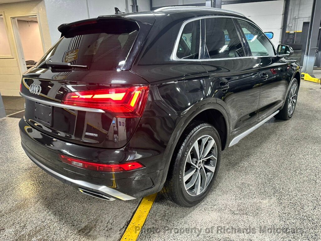 2023 Audi Q5 S line Premium Plus 45 TFSI quattro - Brilliant Black exterior view 3