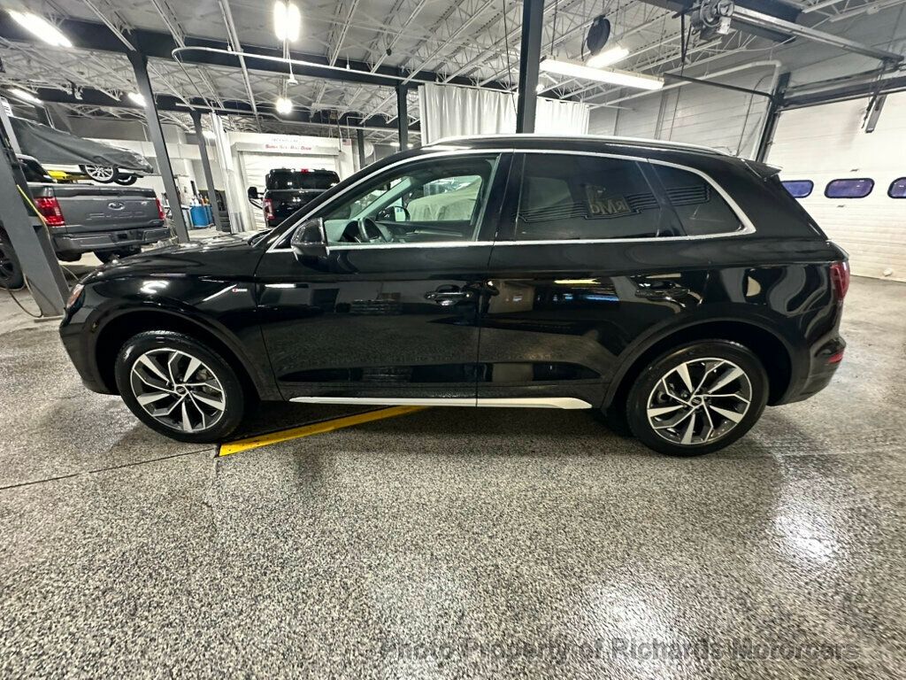 2023 Audi Q5 S line Premium Plus 45 TFSI quattro - Brilliant Black exterior view 6