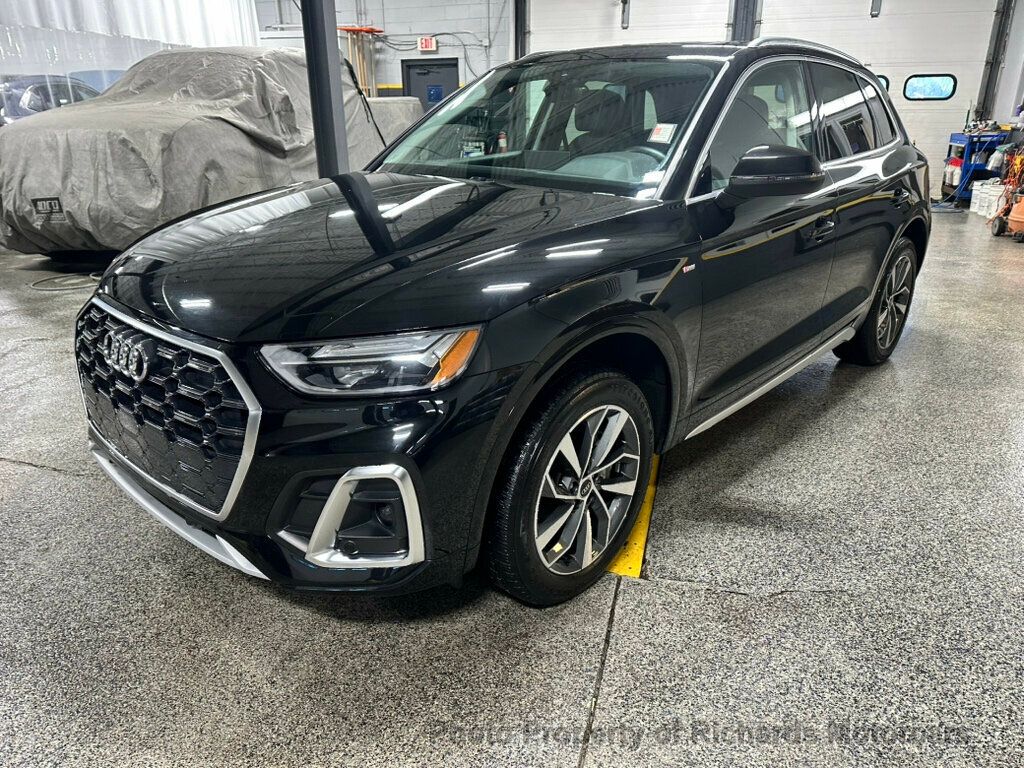 2023 Audi Q5 S line Premium Plus 45 TFSI quattro - Brilliant Black exterior view 7