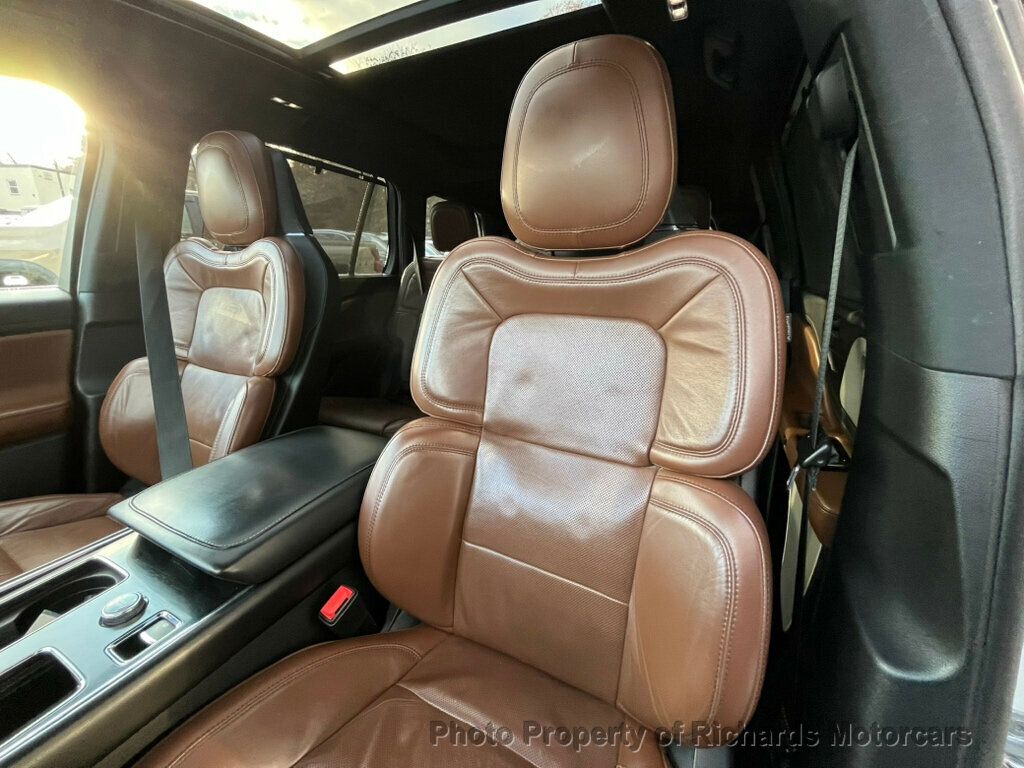 2021 Lincoln Aviator Reserve AWD - Pristine White exterior view 16