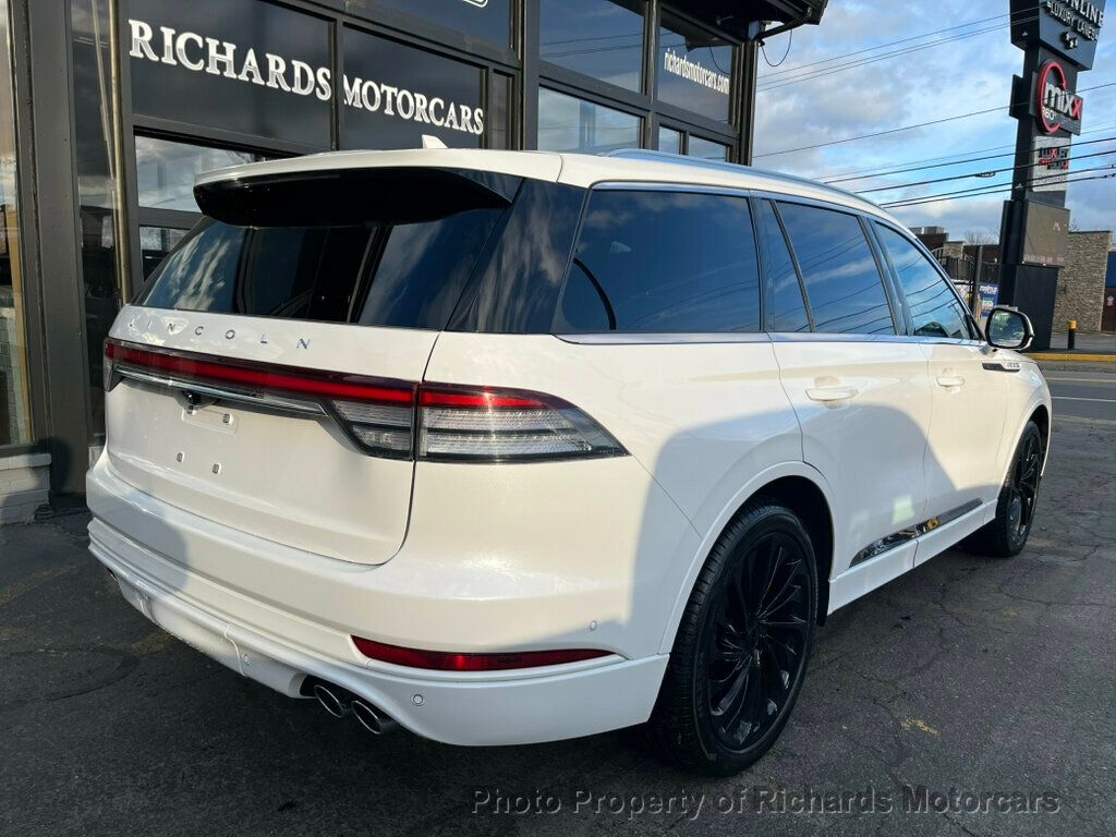 2021 Lincoln Aviator Reserve AWD - Pristine White exterior view 4