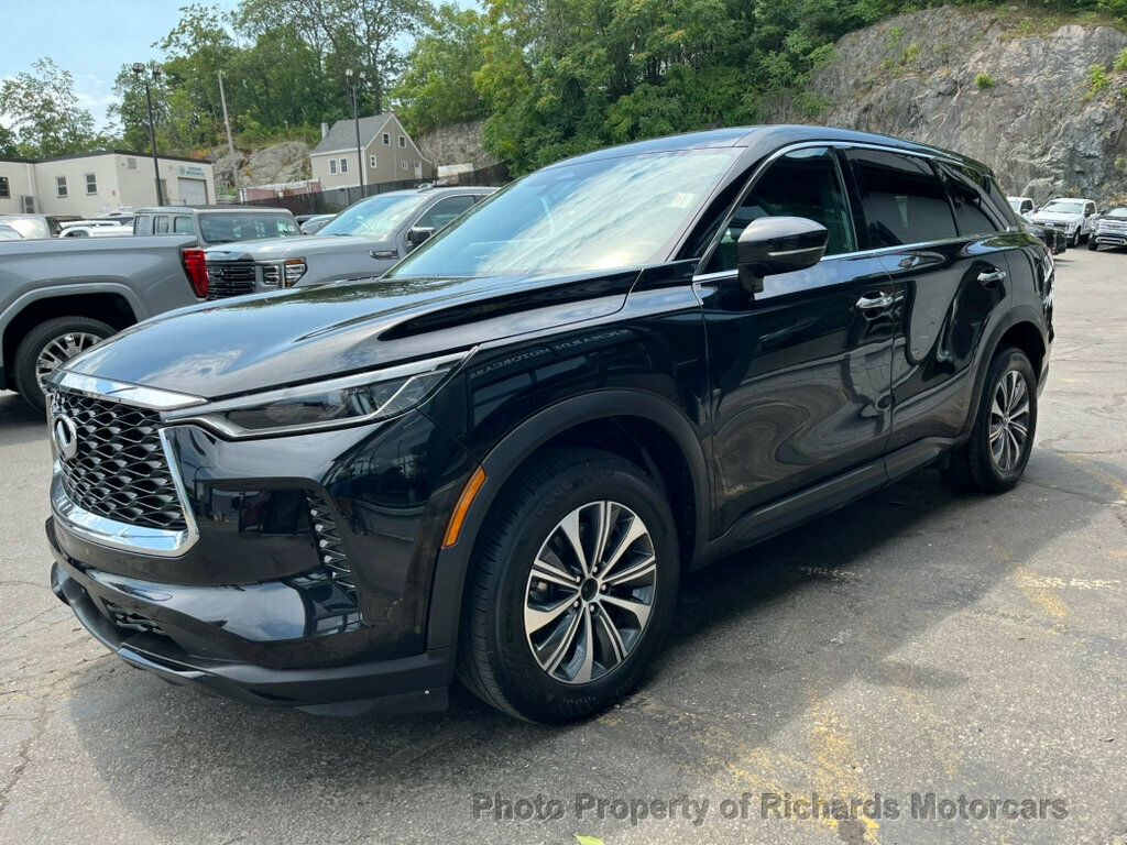 2023 INFINITI QX60 PURE AWD - Mineral Black exterior view 7