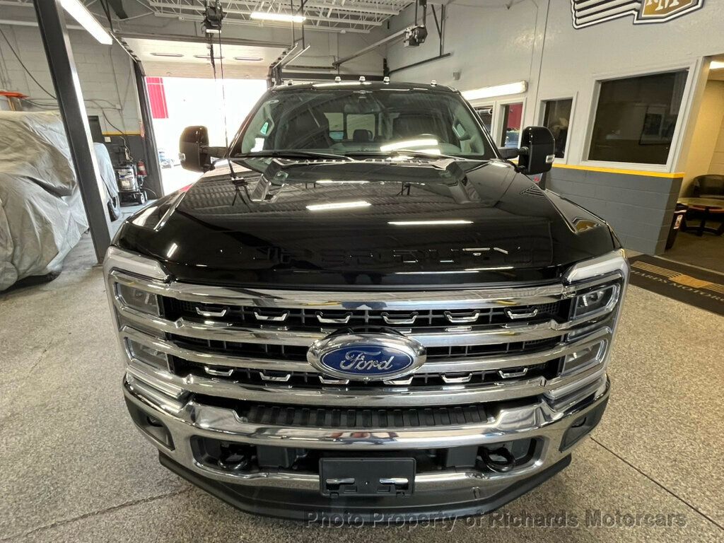 2023 Ford Super Duty F-350 SRW LARIAT 4WD Crew Cab 6.75' Box - Agate Black Metallic exterior view 13