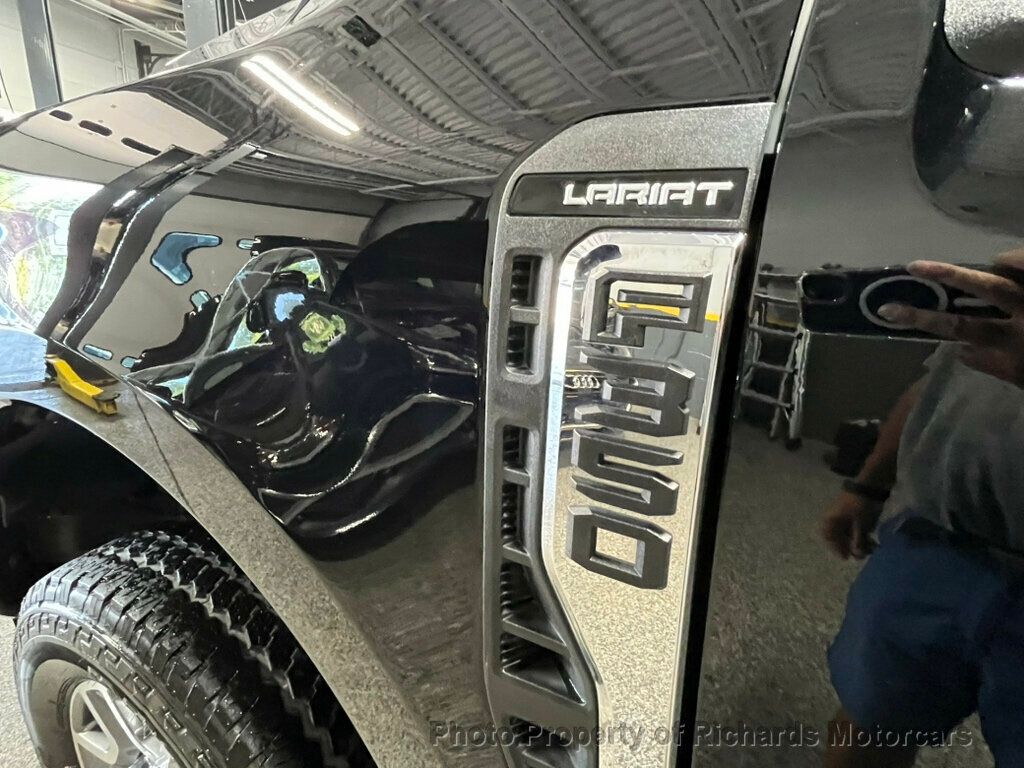 2023 Ford Super Duty F-350 SRW LARIAT 4WD Crew Cab 6.75' Box - Agate Black Metallic exterior view 14