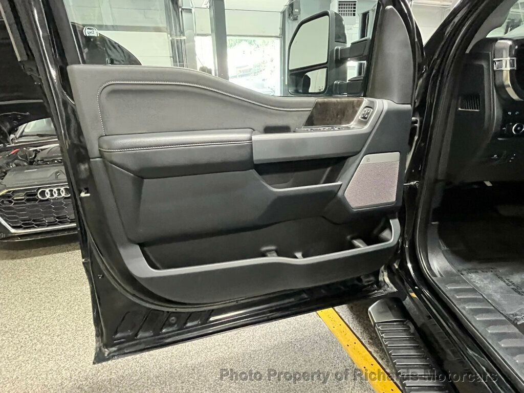 2023 Ford Super Duty F-350 SRW LARIAT 4WD Crew Cab 6.75' Box - Agate Black Metallic exterior view 15
