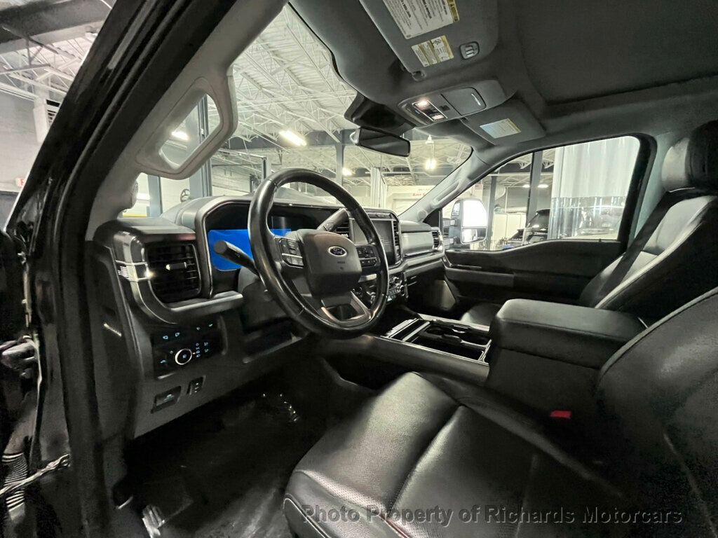 2023 Ford Super Duty F-350 SRW LARIAT 4WD Crew Cab 6.75' Box - Agate Black Metallic exterior view 16