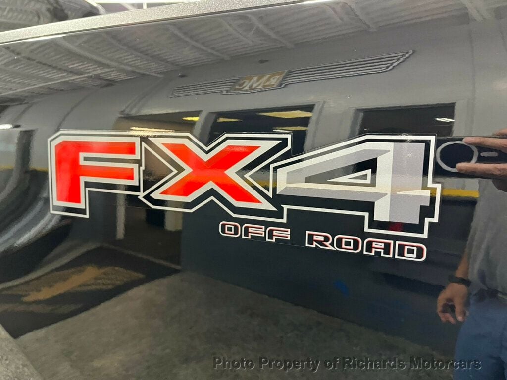 2023 Ford Super Duty F-350 SRW LARIAT 4WD Crew Cab 6.75' Box - Agate Black Metallic exterior view 8