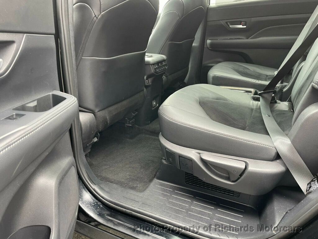 2024 Toyota Grand Highlander Platinum AWD - Midnight Black Metallic exterior view 11