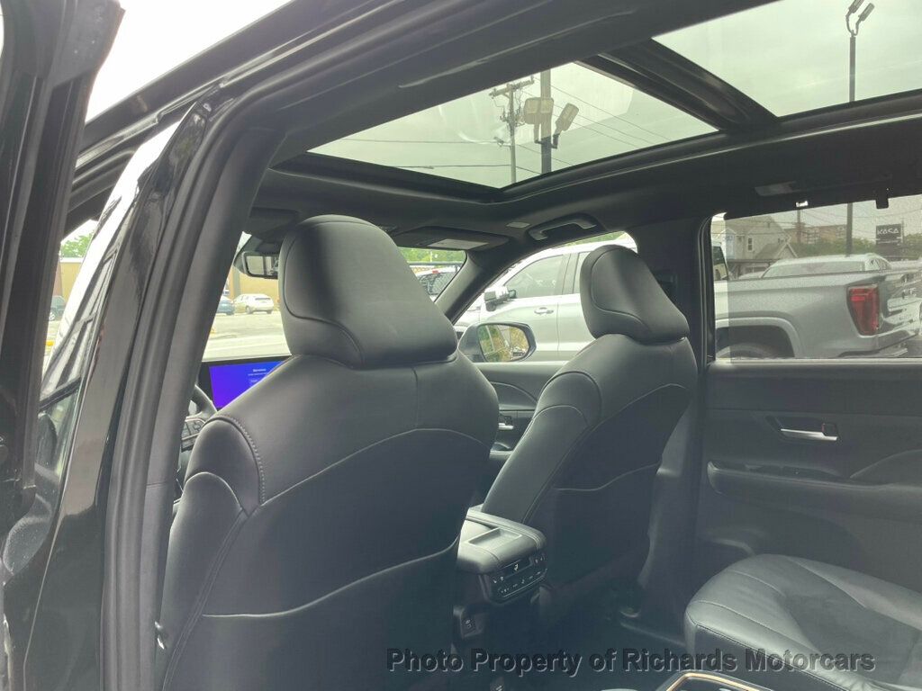 2024 Toyota Grand Highlander Platinum AWD - Midnight Black Metallic exterior view 12