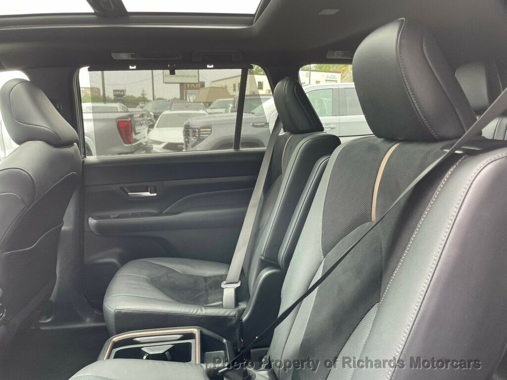 2024 Toyota Grand Highlander Platinum AWD - Midnight Black Metallic exterior view 13