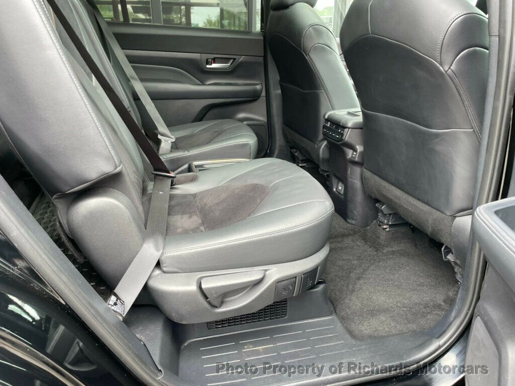 2024 Toyota Grand Highlander Platinum AWD - Midnight Black Metallic exterior view 16