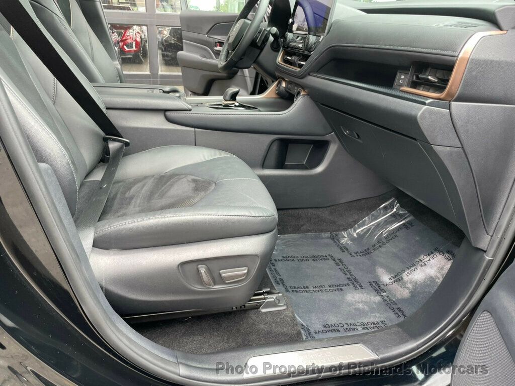 2024 Toyota Grand Highlander Platinum AWD - Midnight Black Metallic exterior view 19