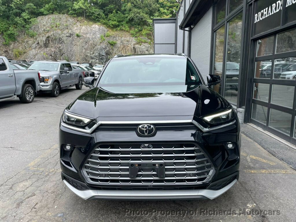 2024 Toyota Grand Highlander Platinum AWD - Midnight Black Metallic exterior view 4