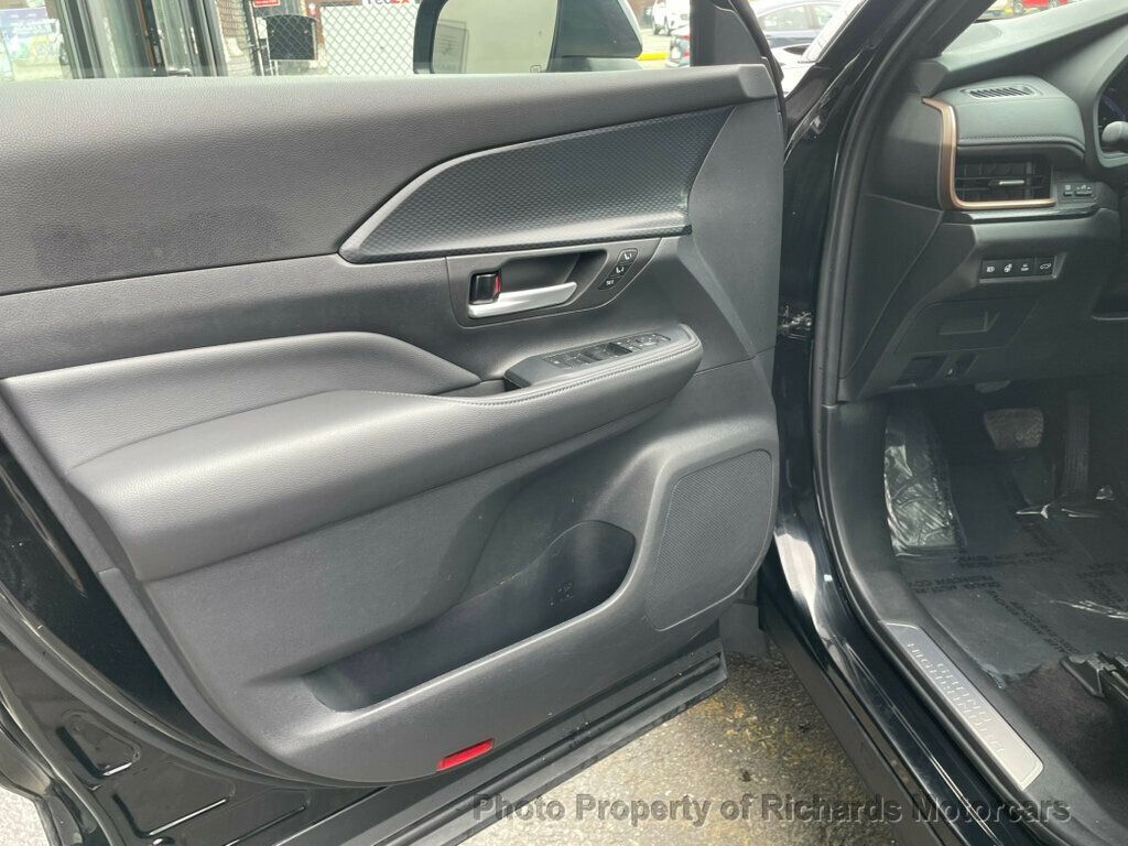 2024 Toyota Grand Highlander Platinum AWD - Midnight Black Metallic exterior view 8