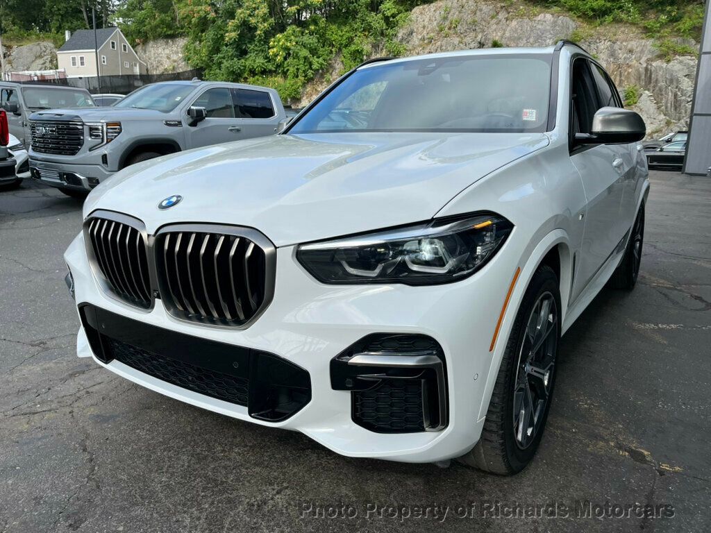 2022 BMW X5 M50i Sports Activity Vehicle - Alpine White exterior view 10
