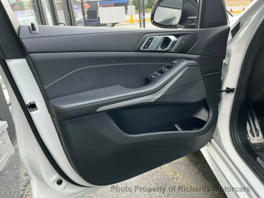 2022 BMW X5 M50i Sports Activity Vehicle - Alpine White exterior view 15