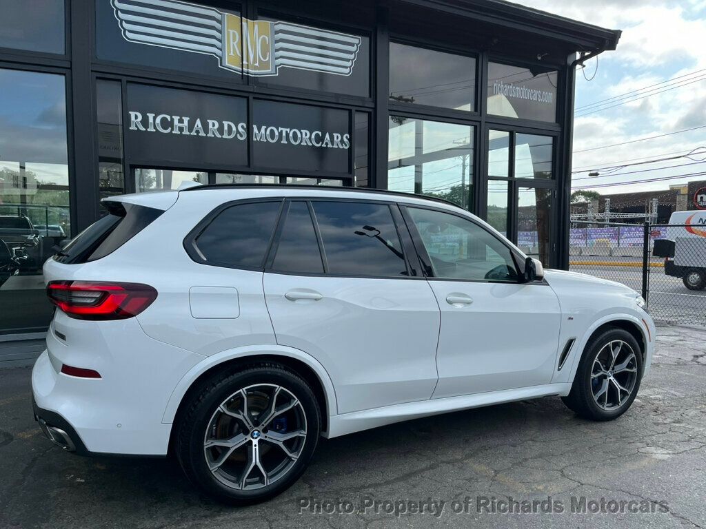 2022 BMW X5 M50i Sports Activity Vehicle - Alpine White exterior view 3