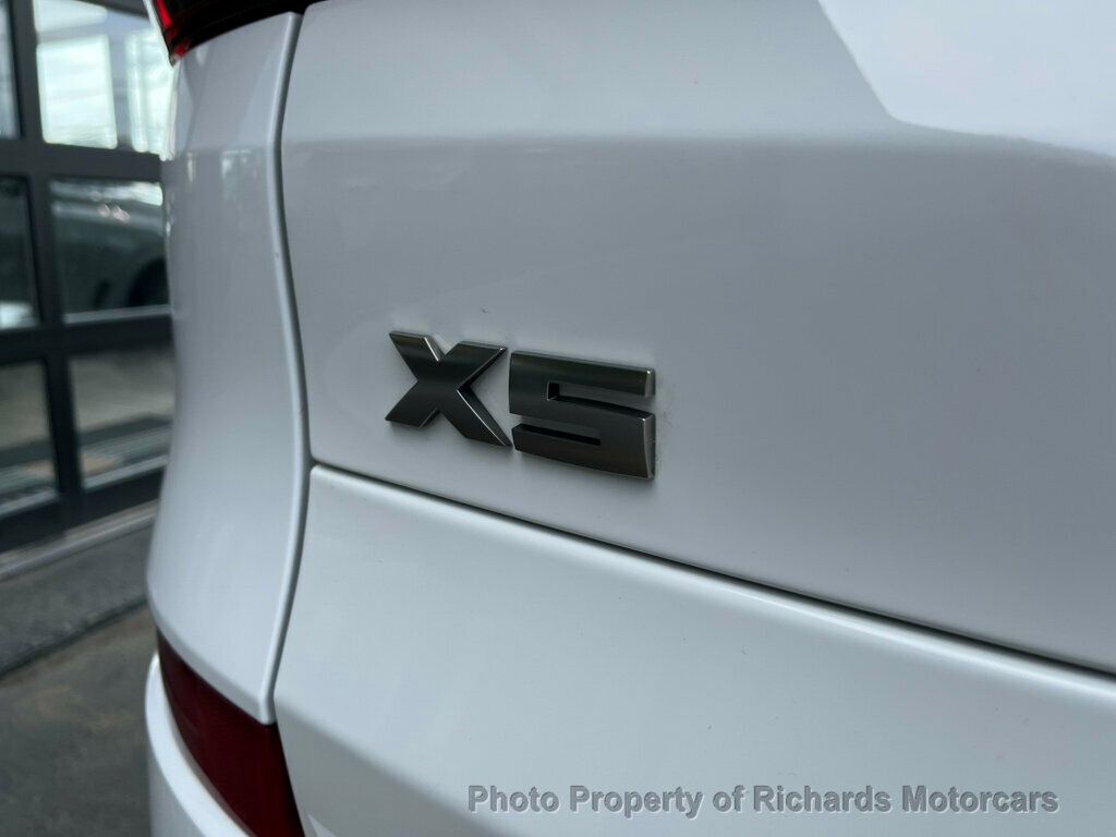 2022 BMW X5 M50i Sports Activity Vehicle - Alpine White exterior view 7