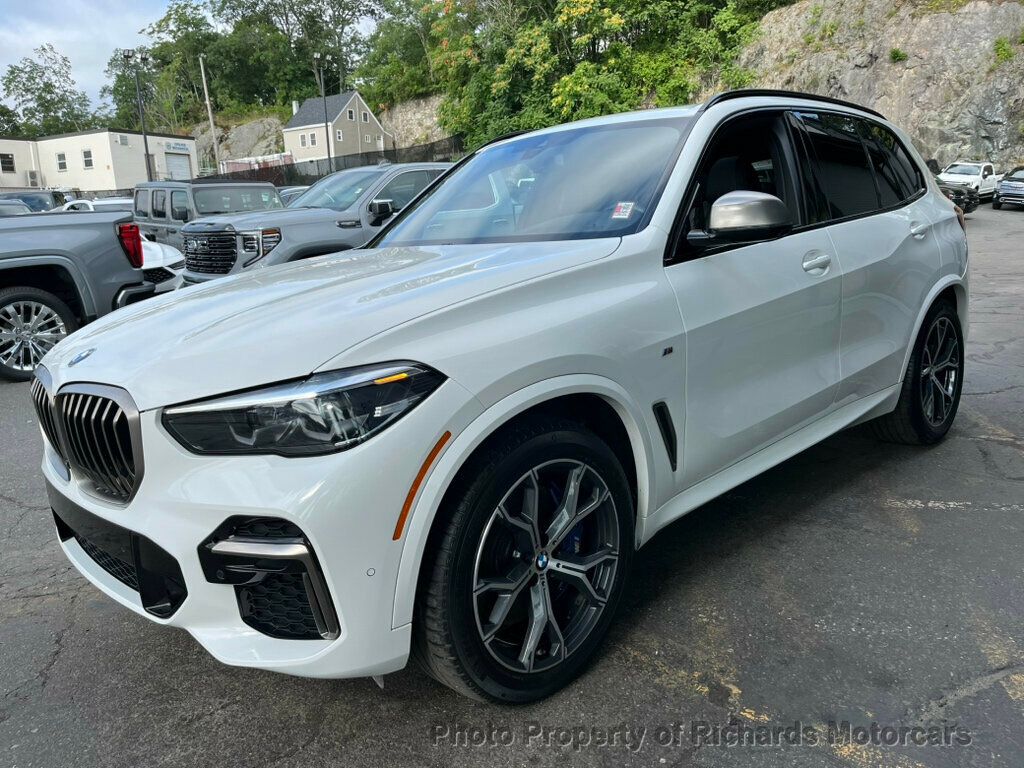 2022 BMW X5 M50i Sports Activity Vehicle - Alpine White exterior view 9