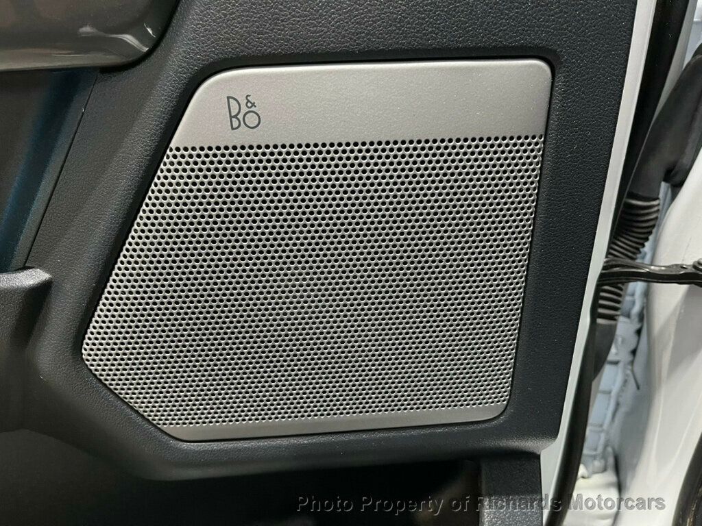 2023 Ford F-150 LARIAT 4WD SuperCrew 5.5' Box - Oxford White exterior view 15