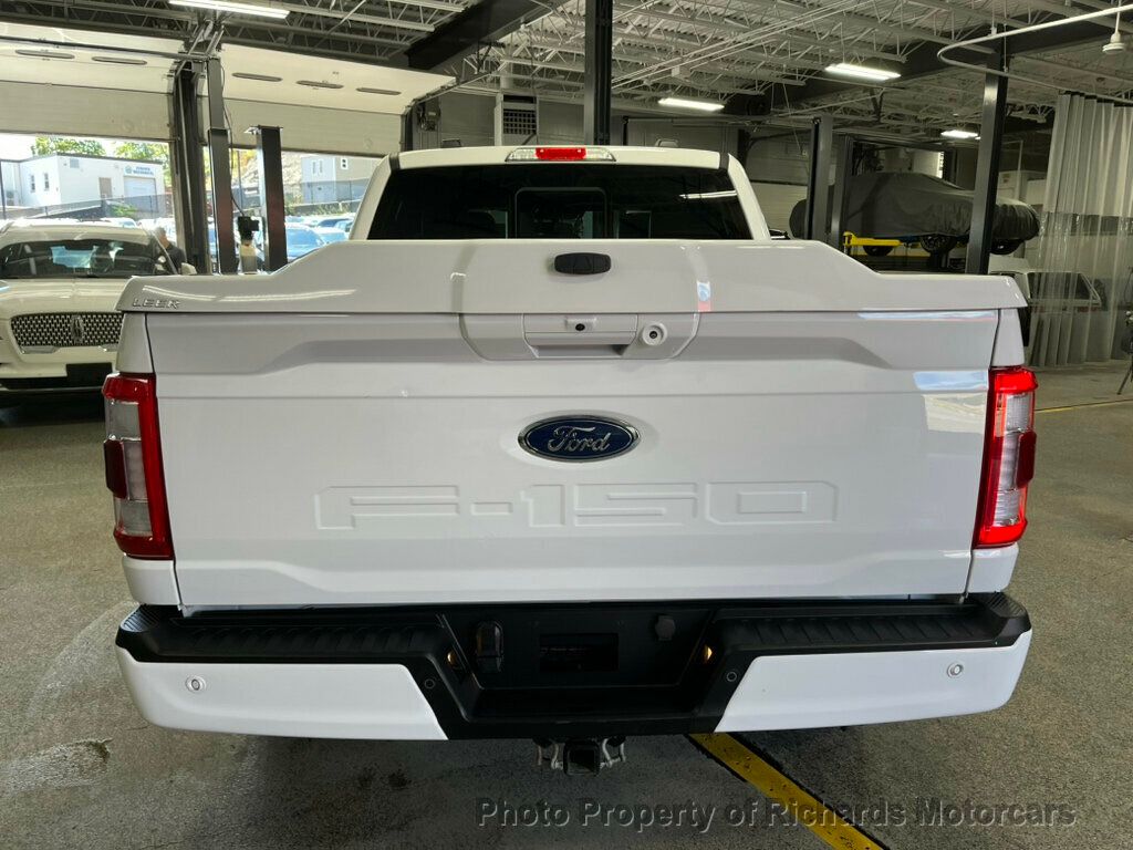 2023 Ford F-150 LARIAT 4WD SuperCrew 5.5' Box - Oxford White exterior view 5