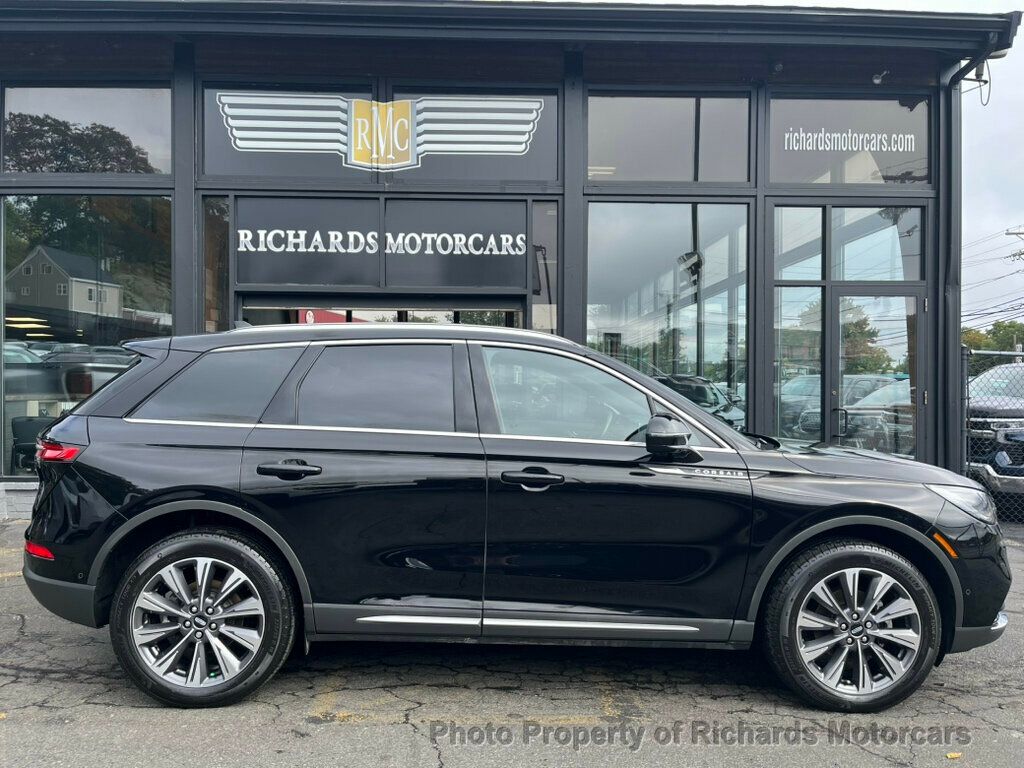 2021 Lincoln Corsair Reserve AWD - Infinite Black exterior view 2