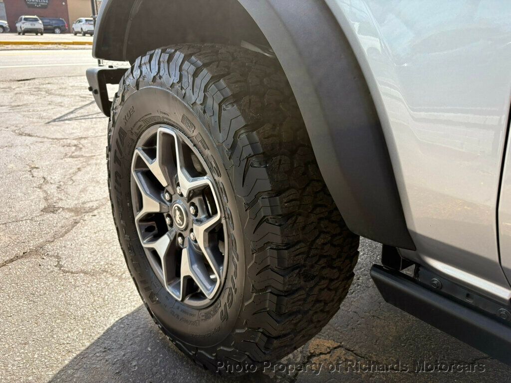 2024 Ford Bronco Badlands 4 Door Advanced 4x4 - Iconic Silver Metallic exterior view 12