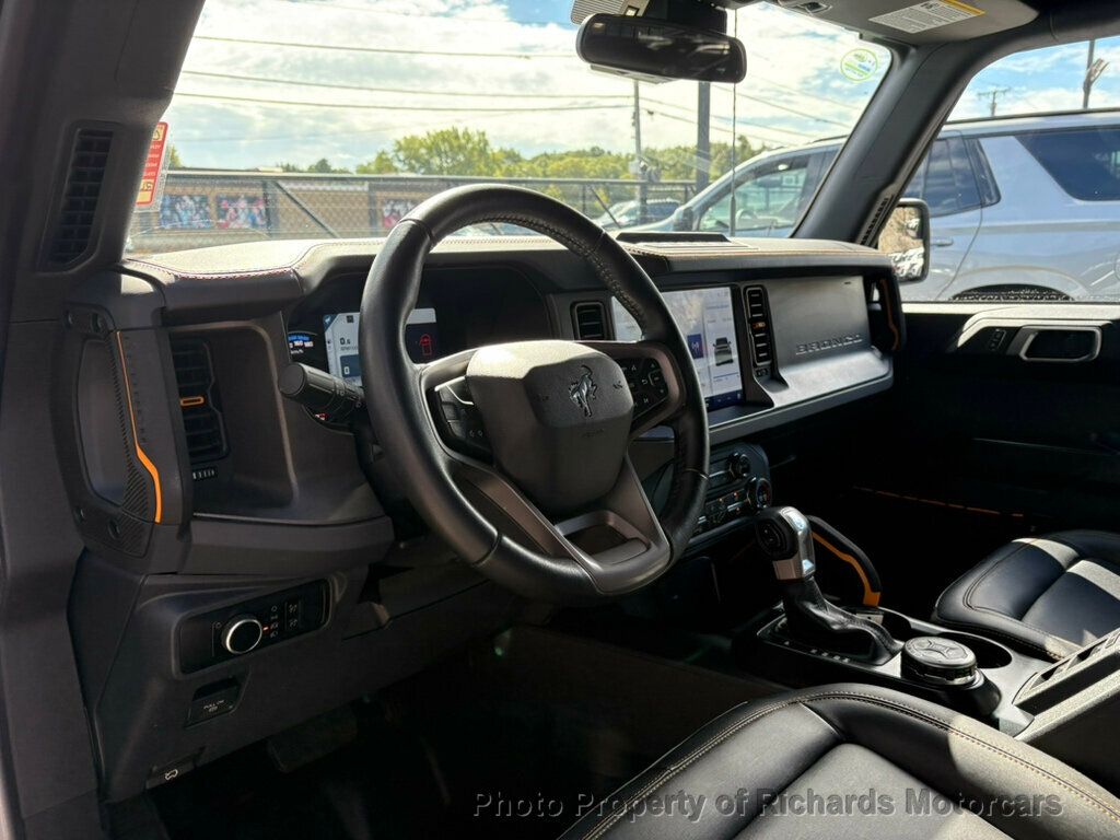 2024 Ford Bronco Badlands 4 Door Advanced 4x4 - Iconic Silver Metallic exterior view 15