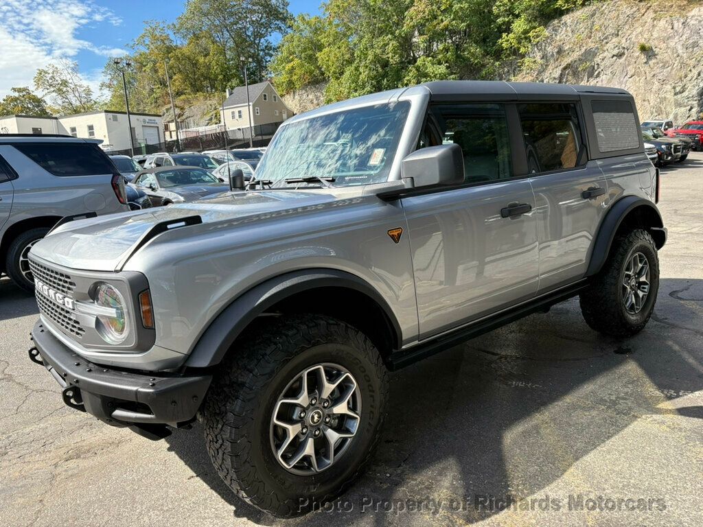 2024 Ford Bronco Badlands 4 Door Advanced 4x4 - Iconic Silver Metallic exterior view 7