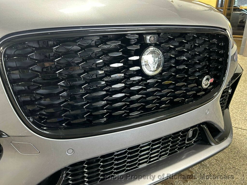 2024 Jaguar F-PACE SVR AWD - Eiger Grey Metallic exterior view 17