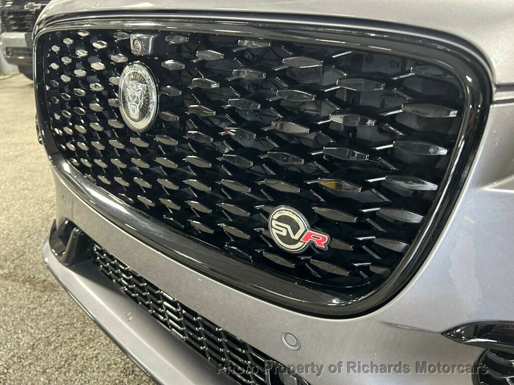 2024 Jaguar F-PACE SVR AWD - Eiger Grey Metallic exterior view 18