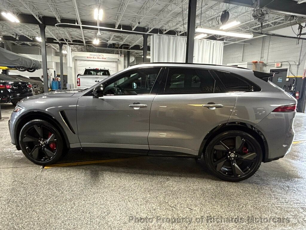 2024 Jaguar F-PACE SVR AWD - Eiger Grey Metallic exterior view 6