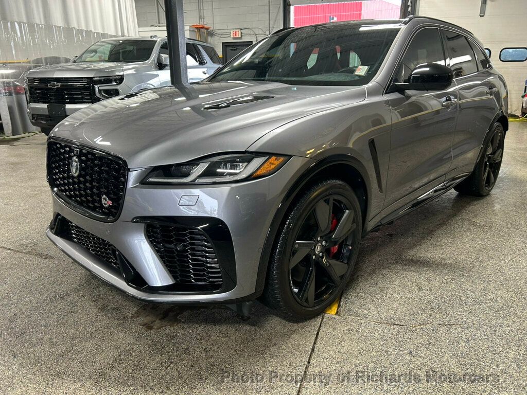 2024 Jaguar F-PACE SVR AWD - Eiger Grey Metallic exterior view 7