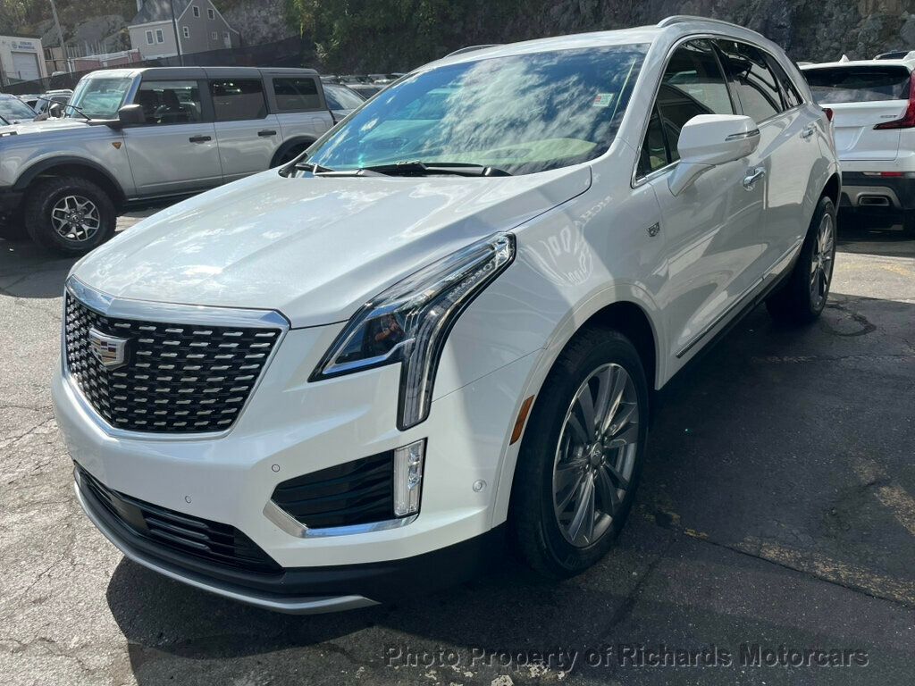 2021 Cadillac XT5 AWD 4dr Premium Luxury - Crystal White Tricoat exterior view 7