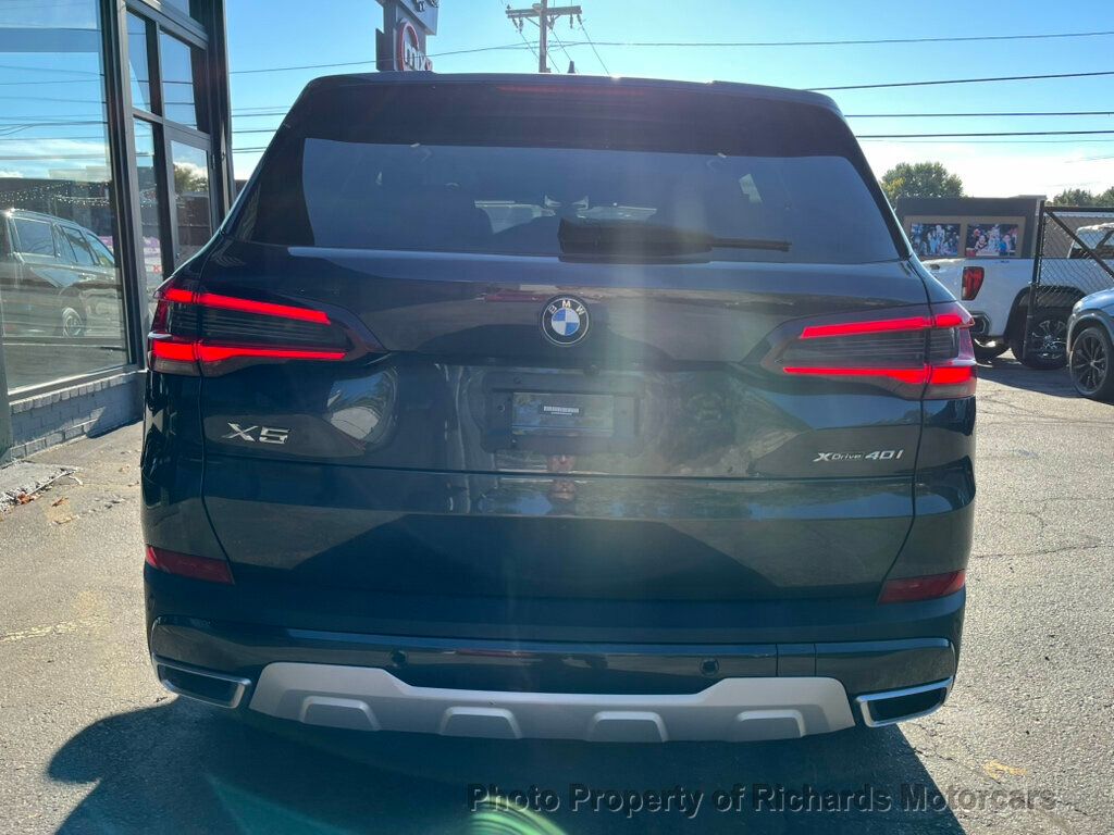 2021 BMW X5 xDrive40i Sports Activity Vehicle - Arctic Gray Metallic exterior view 5