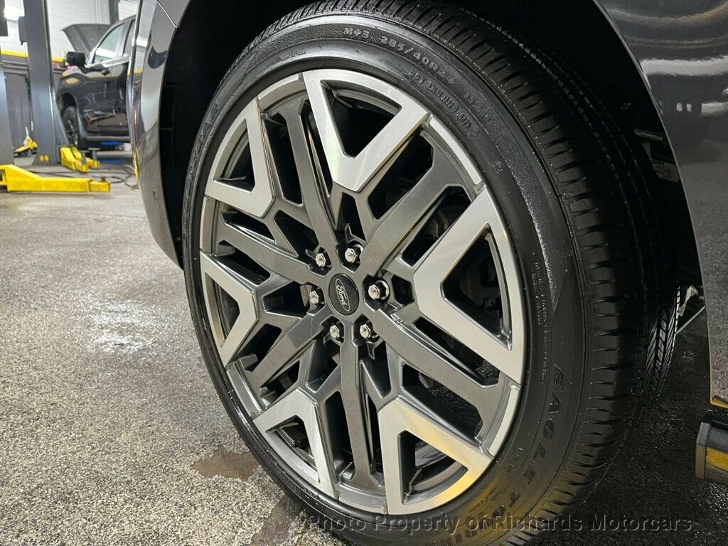 2025 Ford Expedition Platinum 4x4 - Dark Matter Gray Metallic exterior view 10