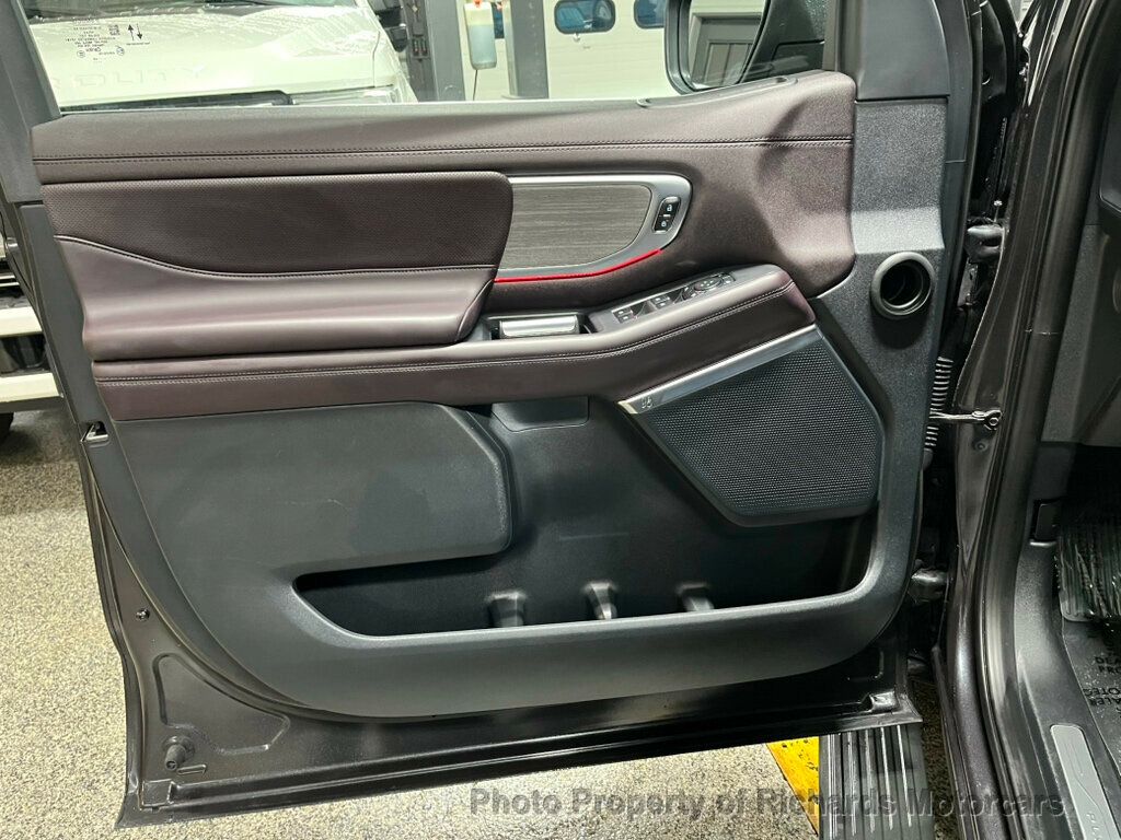 2025 Ford Expedition Platinum 4x4 - Dark Matter Gray Metallic exterior view 14