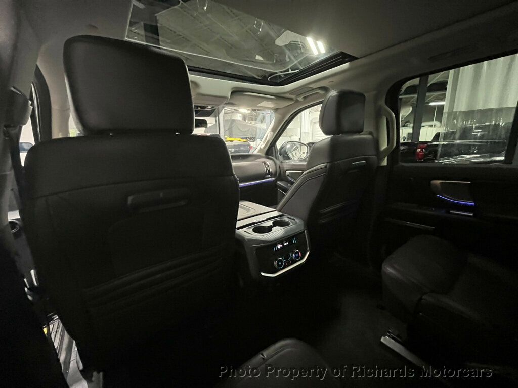 2025 Ford Expedition Platinum 4x4 - Dark Matter Gray Metallic exterior view 18