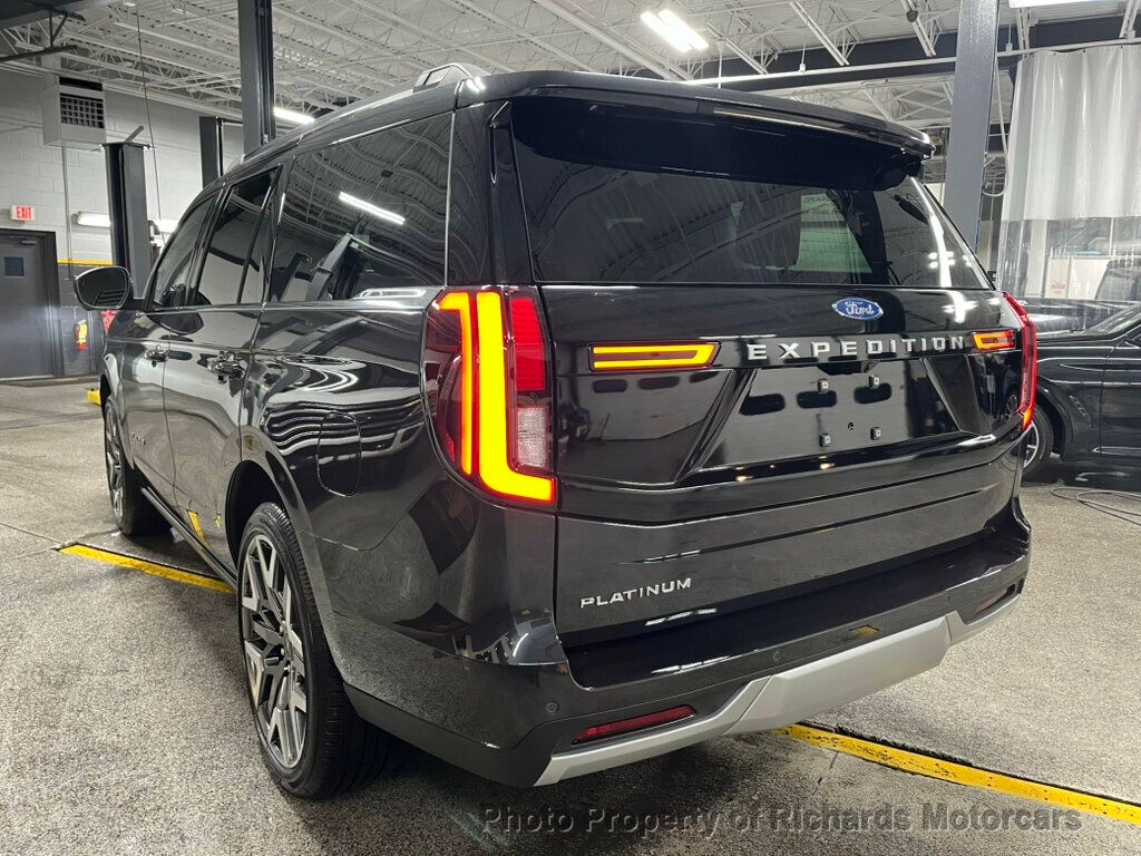 2025 Ford Expedition Platinum 4x4 - Dark Matter Gray Metallic exterior view 5