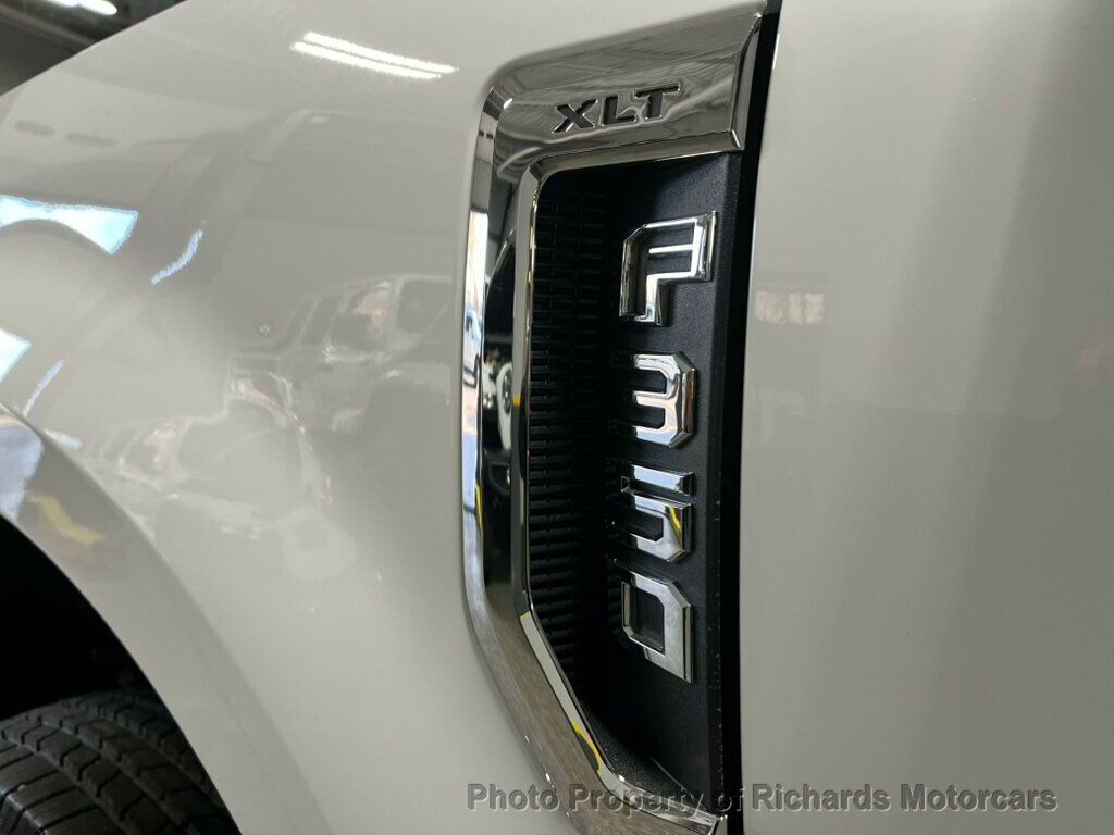 2020 Ford Super Duty F-350 DRW XLT 4WD Crew Cab 8' Box - Oxford White exterior view 14