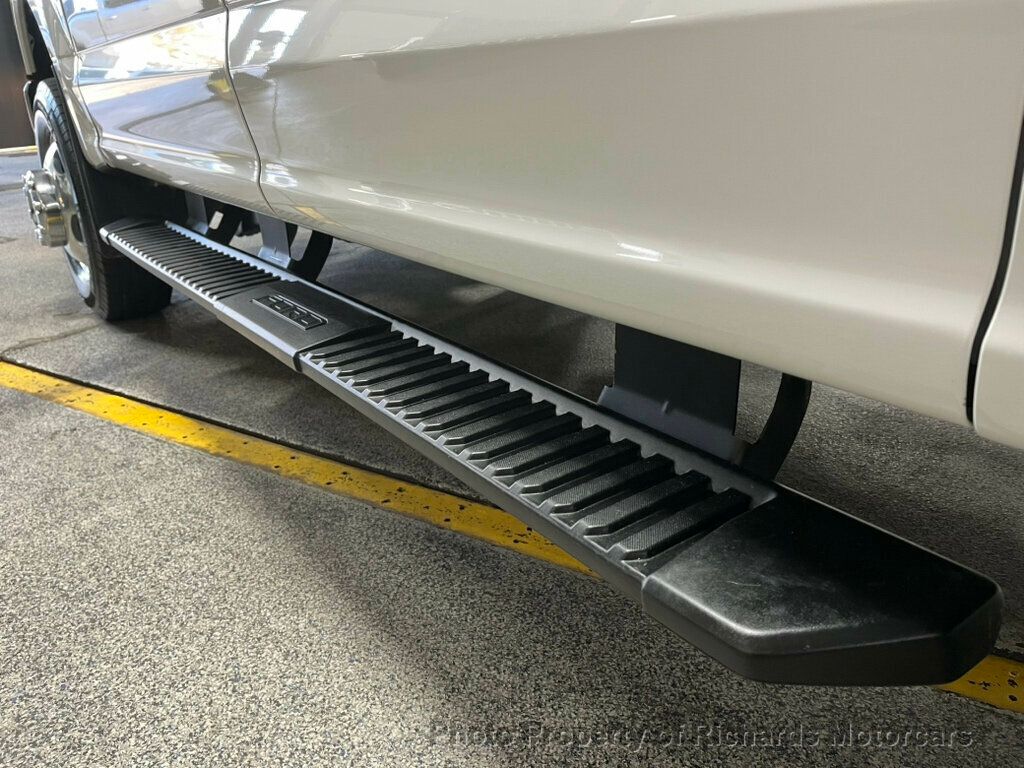 2020 Ford Super Duty F-350 DRW XLT 4WD Crew Cab 8' Box - Oxford White exterior view 15