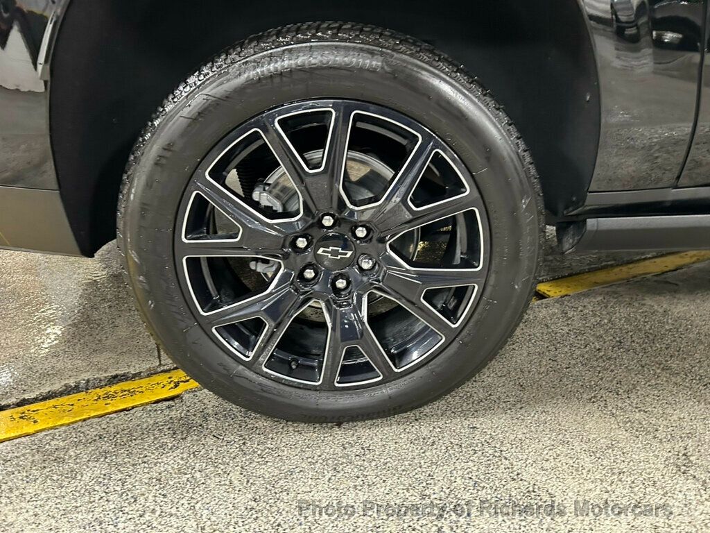 2025 Chevrolet Suburban 4WD 4dr High Country - Black exterior view 12