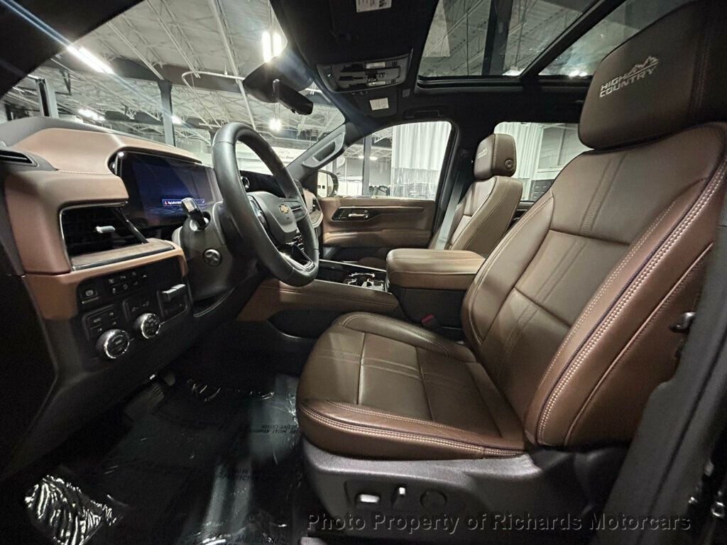2025 Chevrolet Suburban 4WD 4dr High Country - Black exterior view 13
