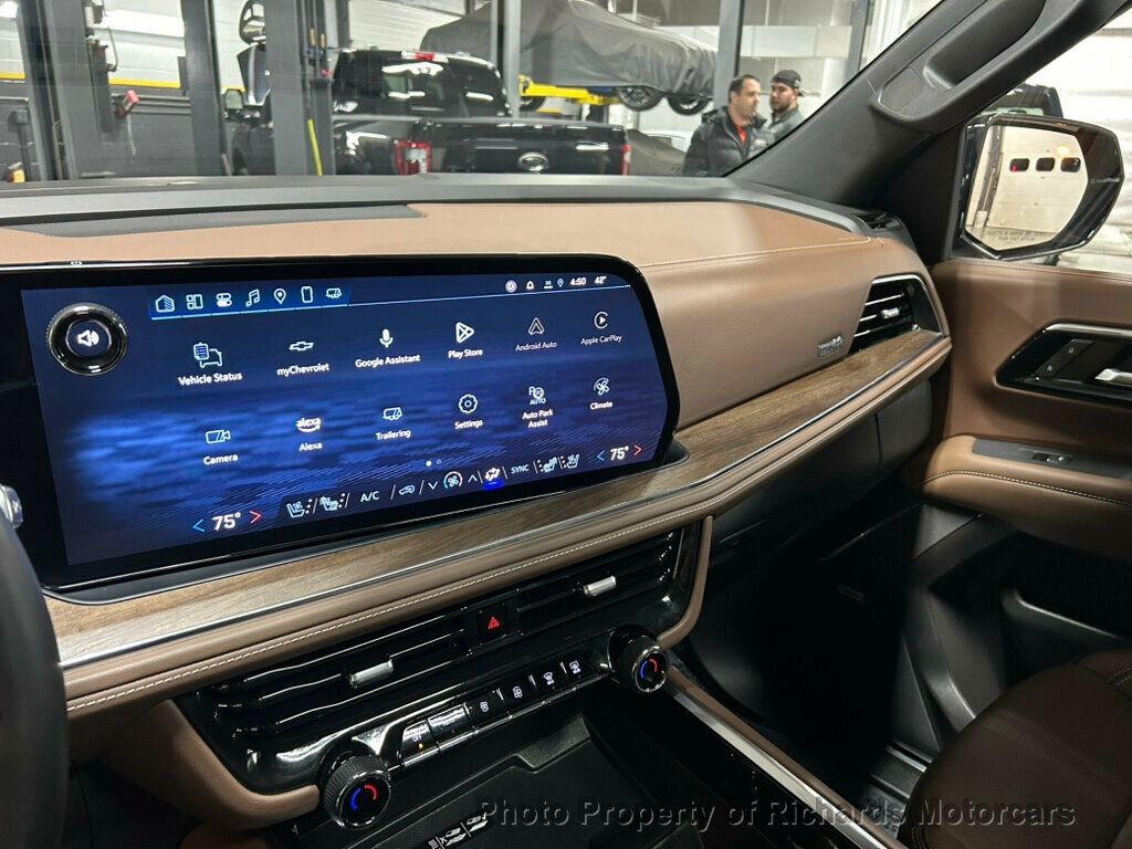 2025 Chevrolet Suburban 4WD 4dr High Country - Black exterior view 14