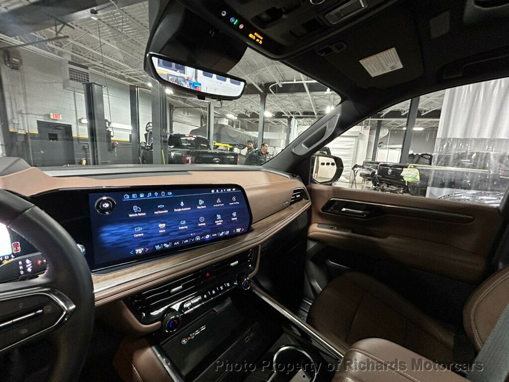 2025 Chevrolet Suburban 4WD 4dr High Country - Black exterior view 15