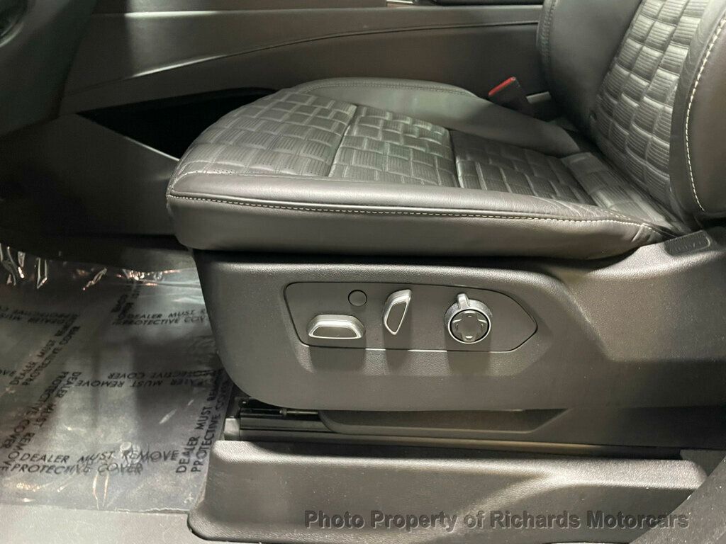 2024 Cadillac Escalade 4WD 4dr Premium Luxury Platinum - Crystal White Tricoat exterior view 12