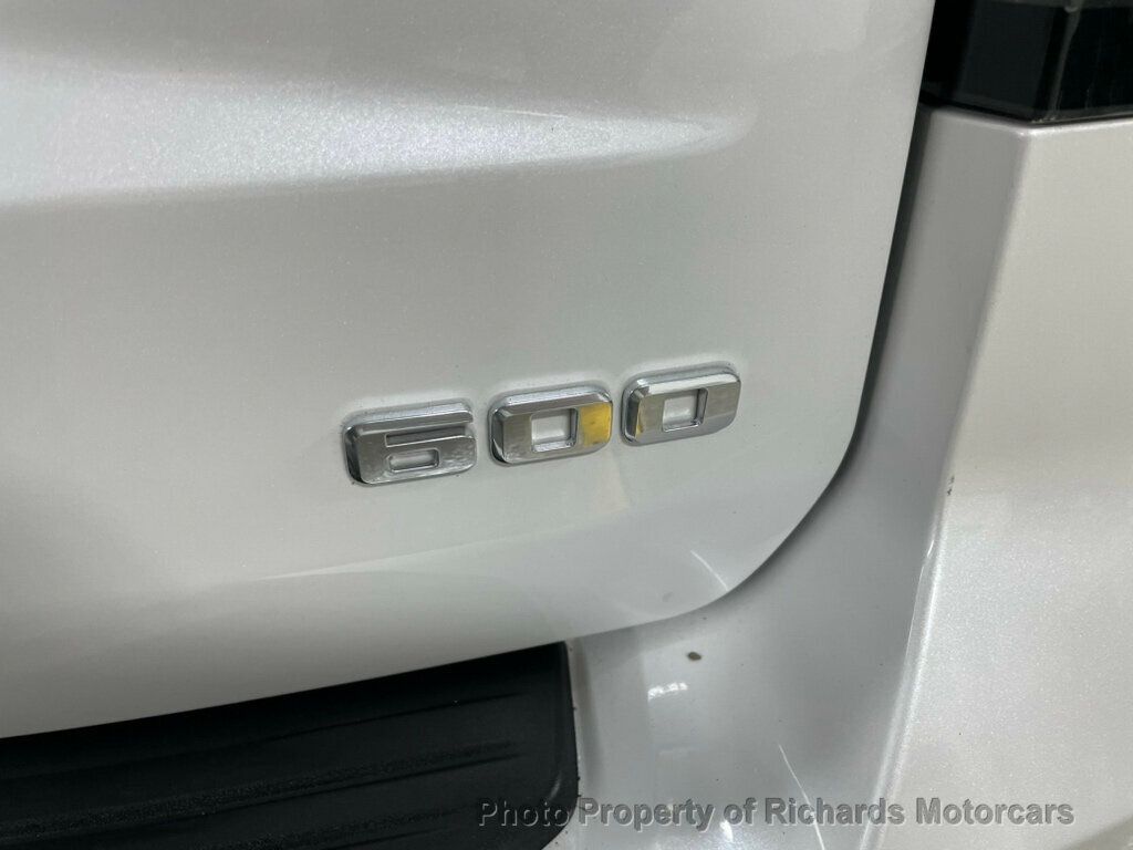 2024 Cadillac Escalade 4WD 4dr Premium Luxury Platinum - Crystal White Tricoat exterior view 9