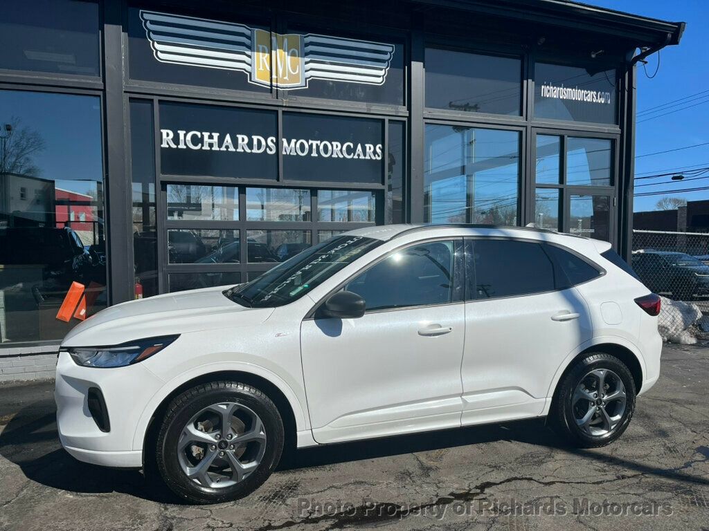 2024 Ford Escape ST-Line AWD - Star White Metallic Tri-Coat exterior view 7