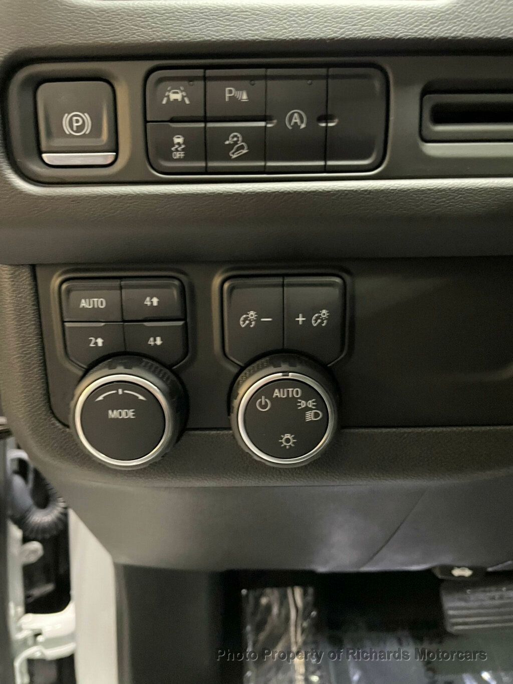 2023 Chevrolet Tahoe 4WD 4dr Premier - Summit White exterior view 20