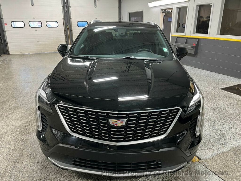 2019 Cadillac XT4 AWD 4dr Luxury - Stellar Black Metallic exterior view 9